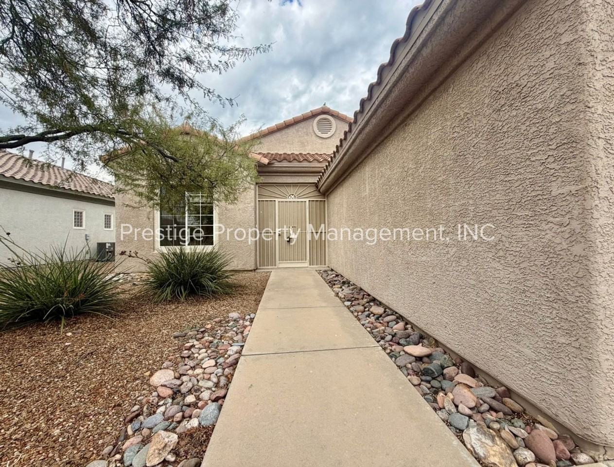 5252 W Winding Desert Dr - Photo 2 of 43