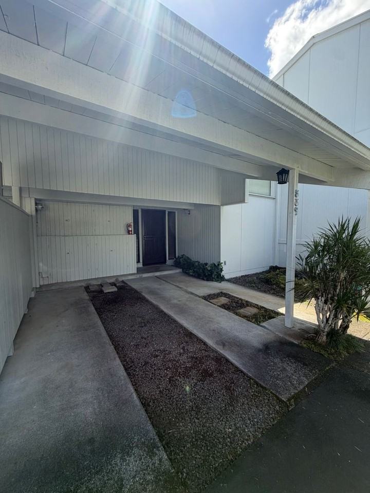539 Kukuau St - Photo 3 of 24