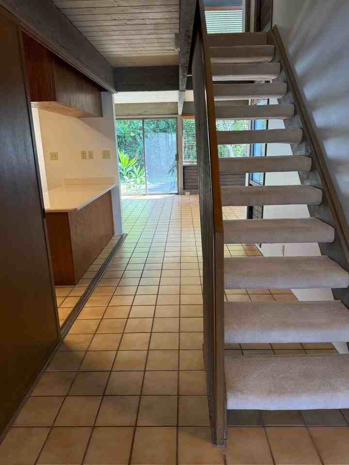 539 Kukuau St - Photo 4 of 24