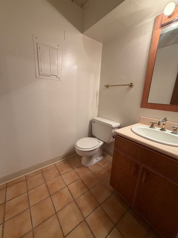 539 Kukuau St - Photo 6 of 24