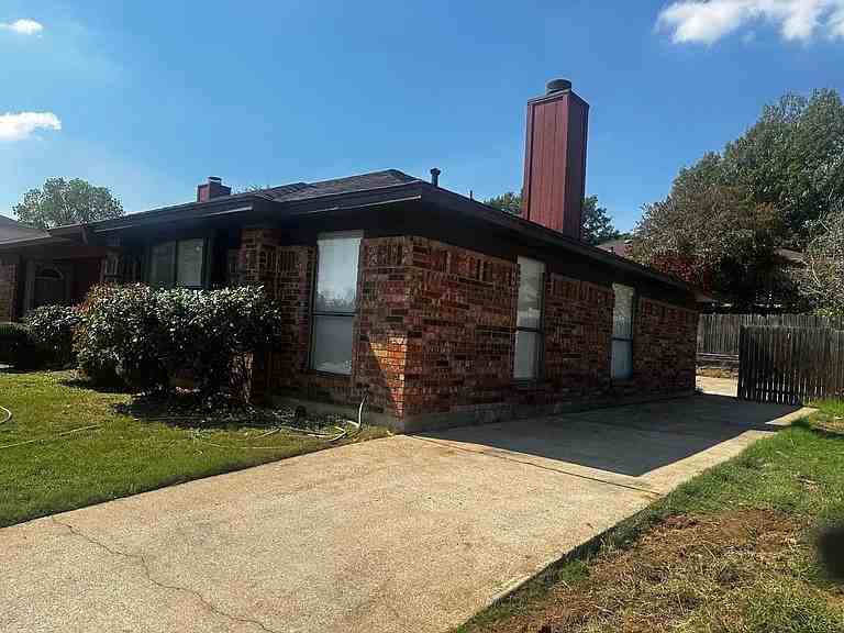 1129 Oaklawn Ct - Photo 4 of 6