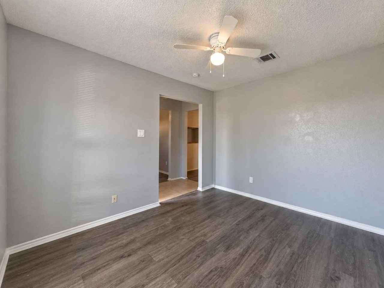 12814 Greenshire Dr - Photo 2 of 24
