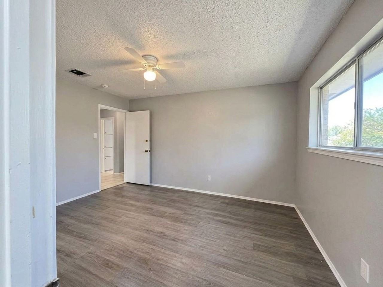 12814 Greenshire Dr - Photo 3 of 24