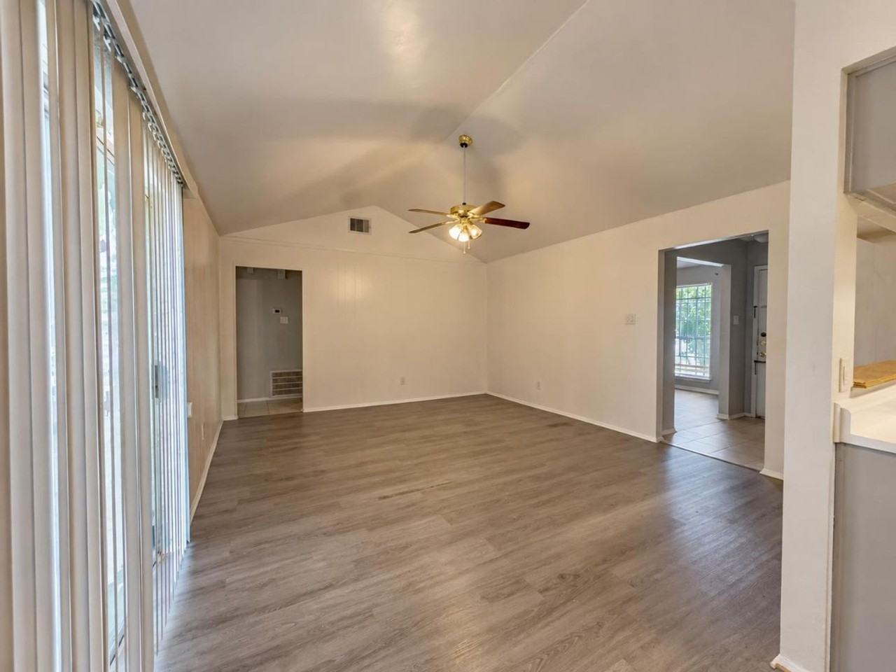 12814 Greenshire Dr - Photo 5 of 24
