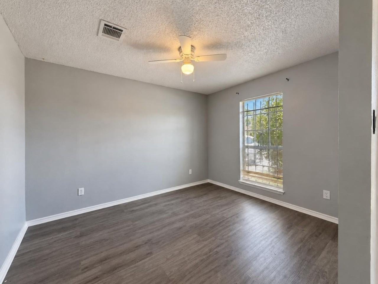 12814 Greenshire Dr - Photo 7 of 24