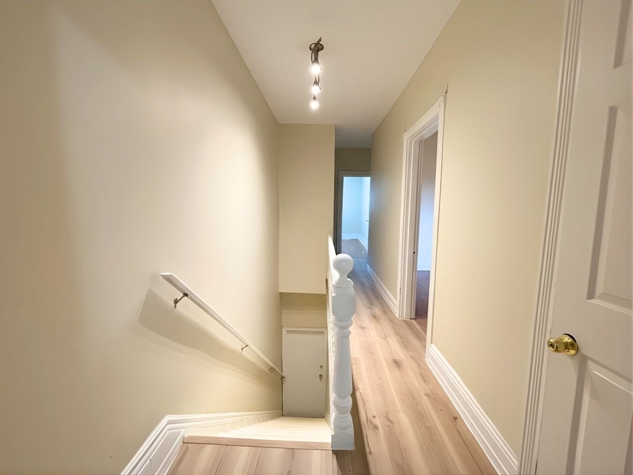 44 Spring St - Photo 3 of 19