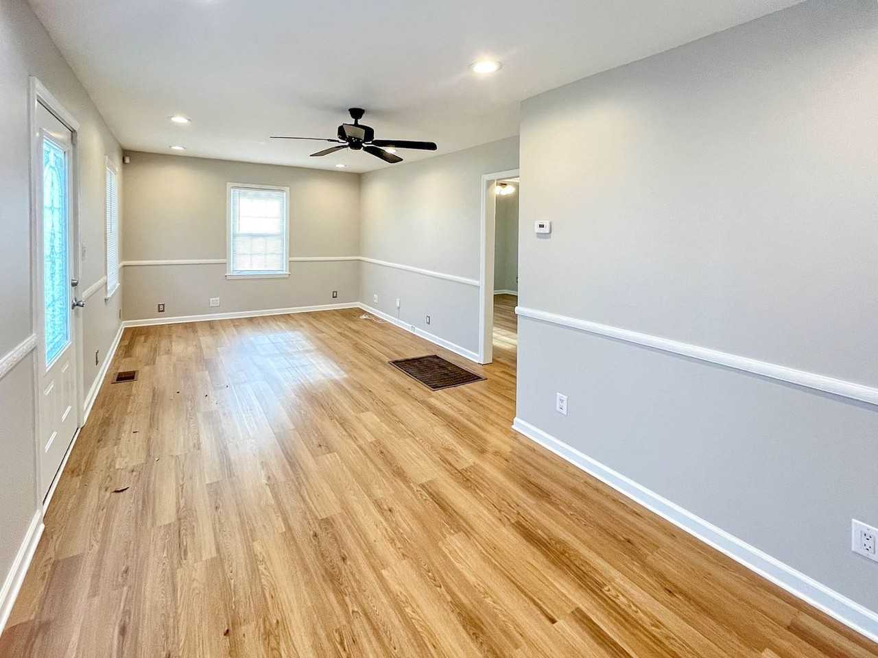 907 Idlewild Dr - Photo 2 of 17