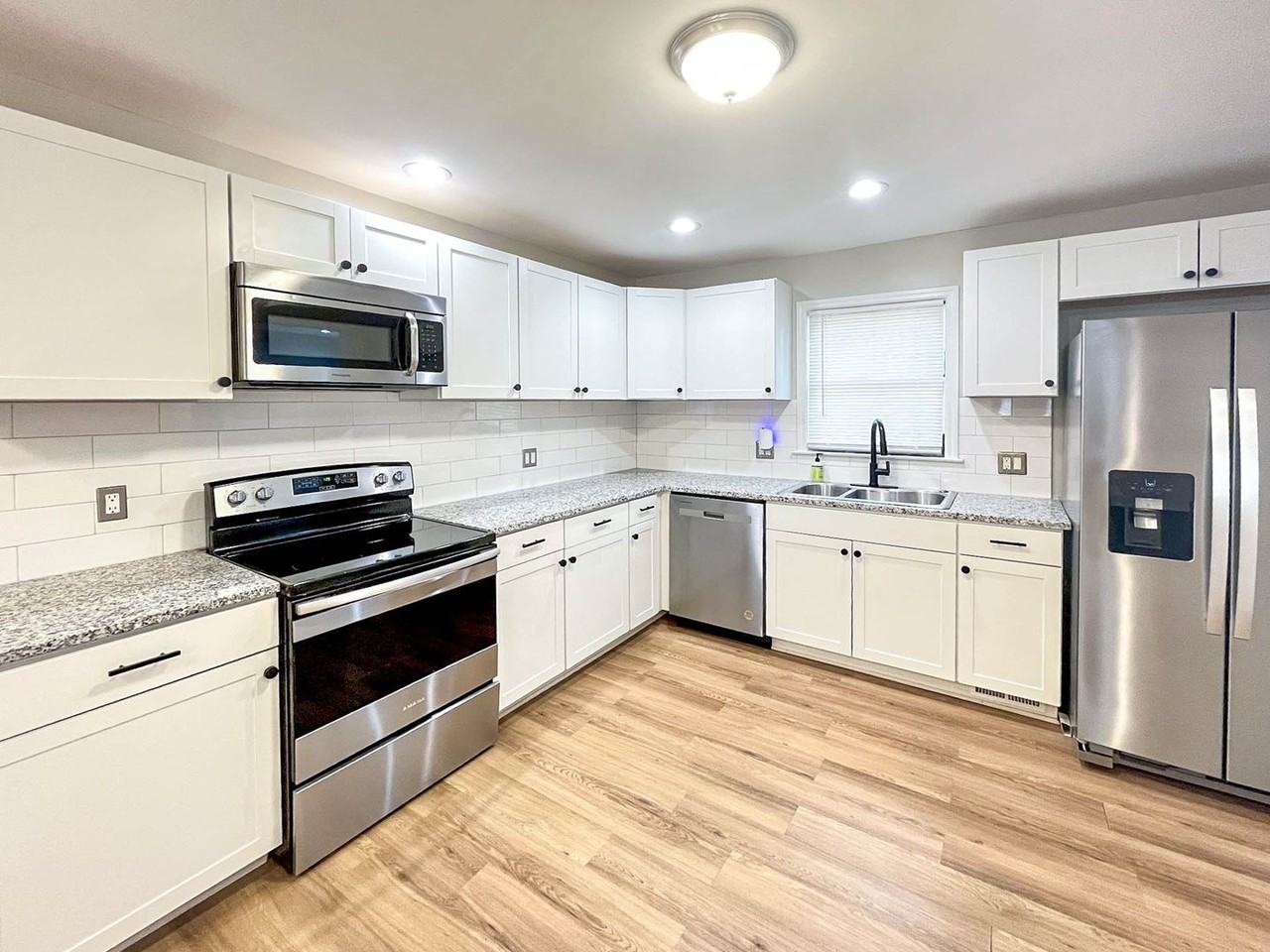 907 Idlewild Dr - Photo 4 of 17