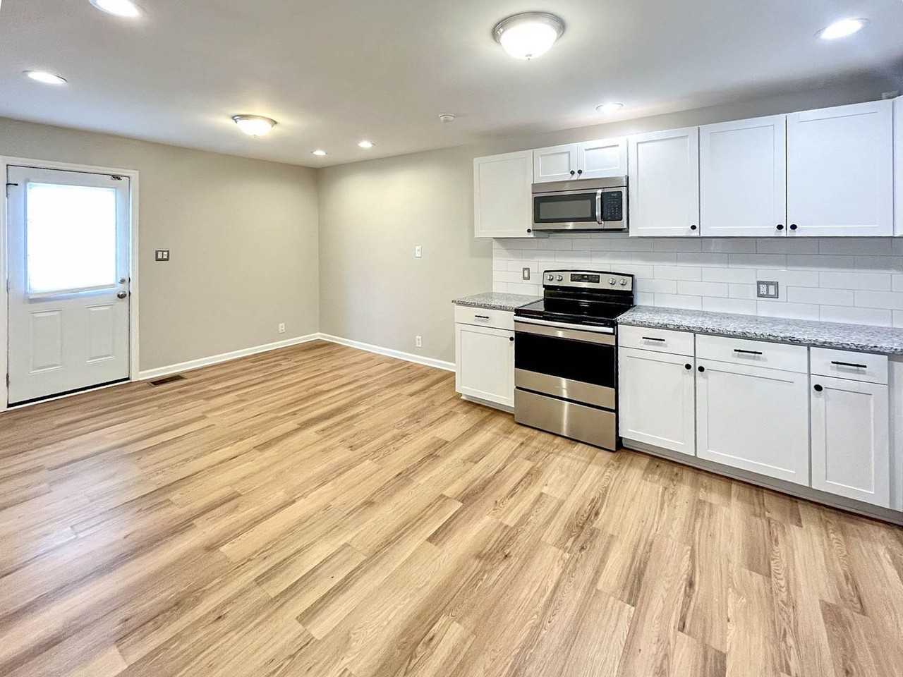 907 Idlewild Dr - Photo 5 of 17