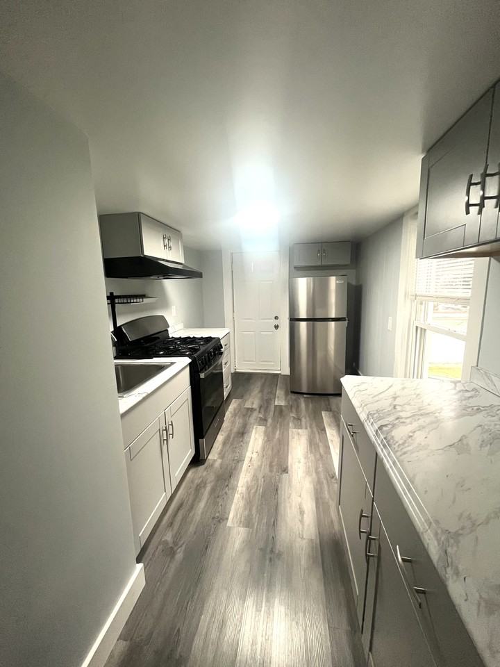 27 W Notre Dame St #2 - Photo 2 of 15