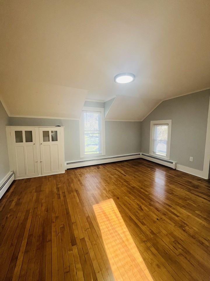 27 W Notre Dame St #2 - Photo 4 of 15