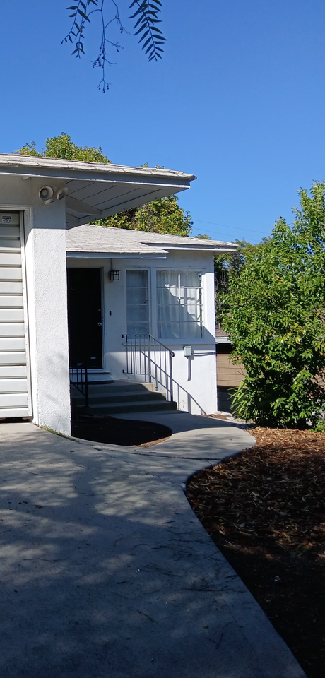 22211 Del Valle St #NA - Photo 2 of 7