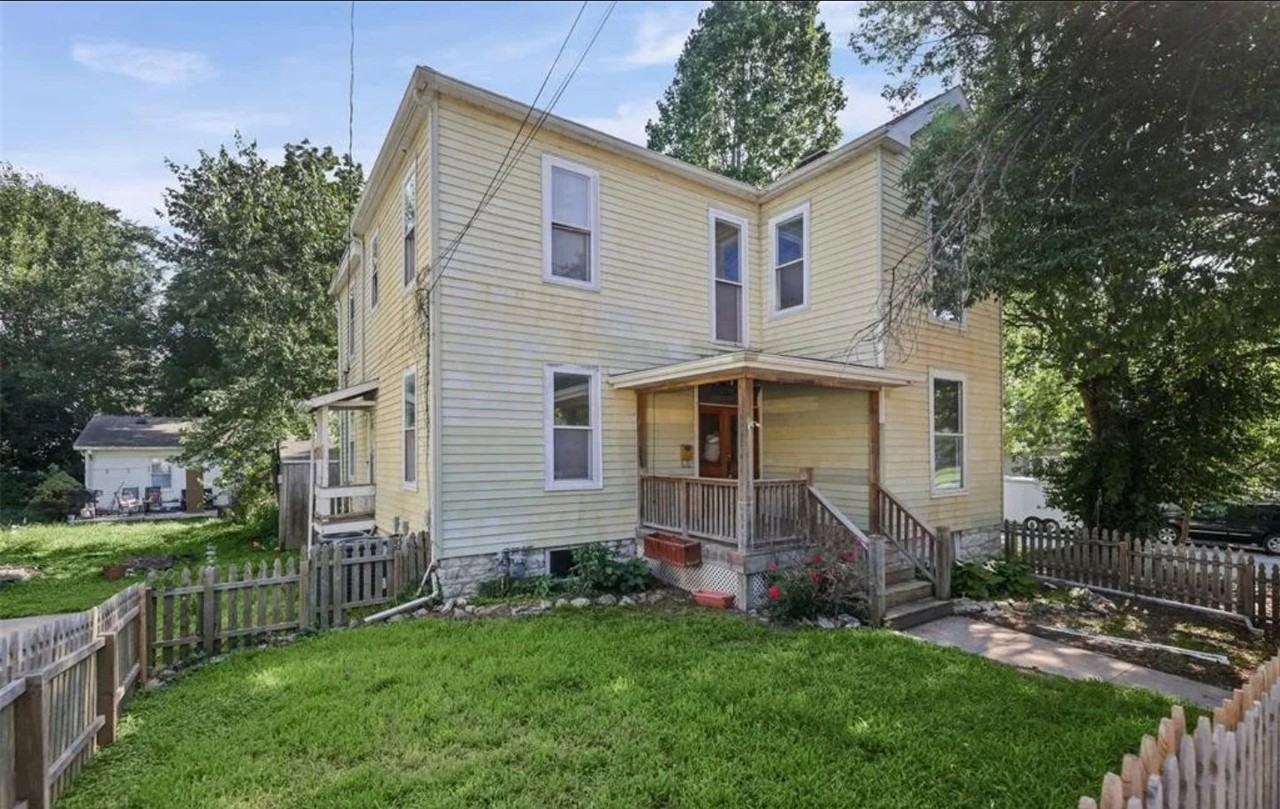 407 E 9th St - Photo 2 of 50