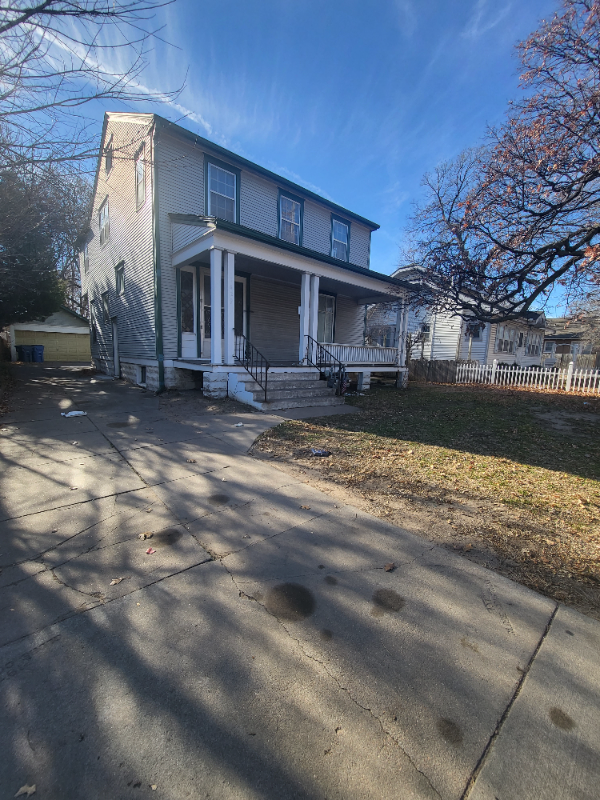 1629 W 13th St N #UP - Photo 2 of 16