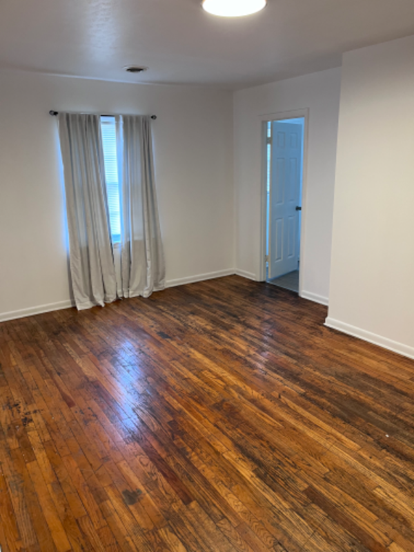 202 E Washington St #4 - Photo 3 of 7