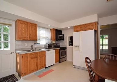 386 W Valley Forge Rd - Photo 5 of 8