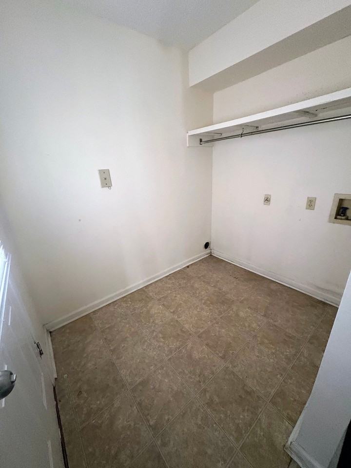 1469 Green St #1 - Photo 3 of 5