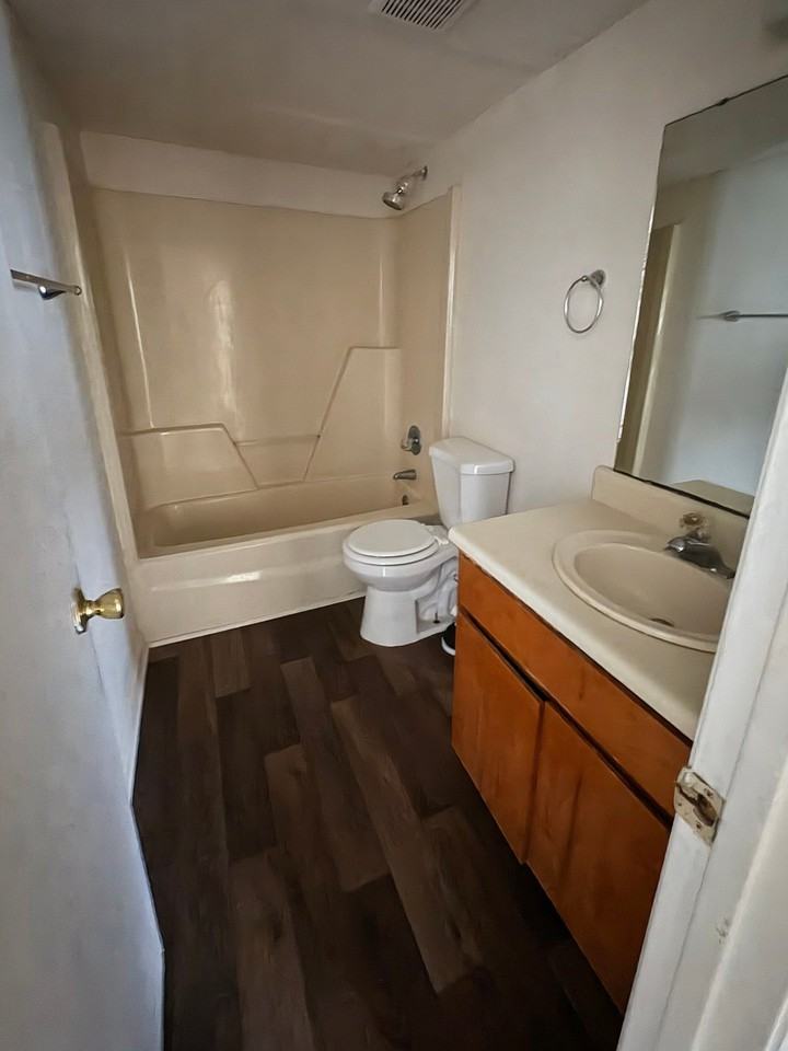 1469 Green St #1 - Photo 4 of 5
