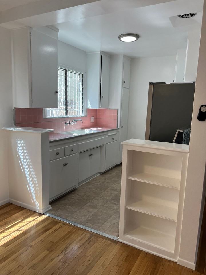 Flores St - 611 - Photo 2 of 44