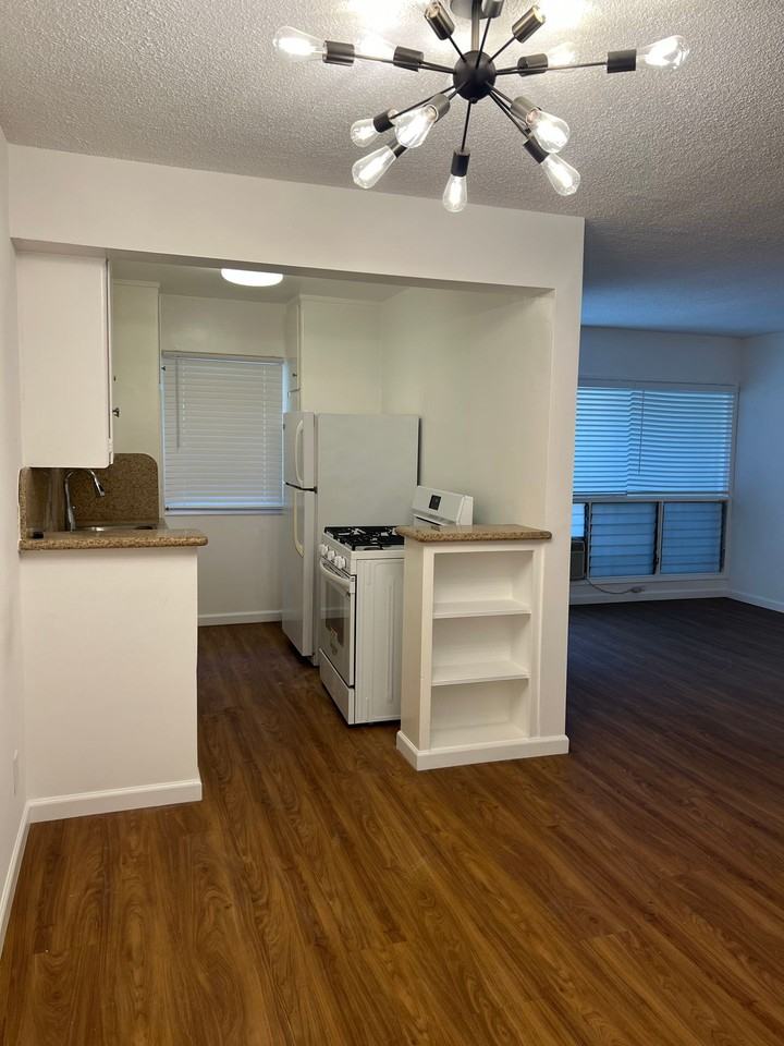Flores St - 611 - Photo 6 of 44