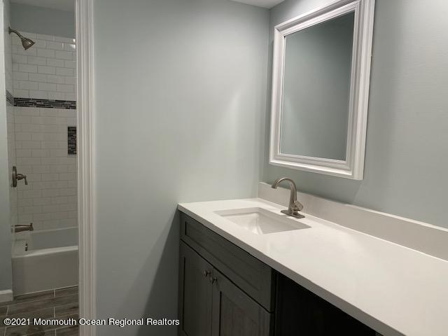 76 Manchester Ct - Photo 3 of 26