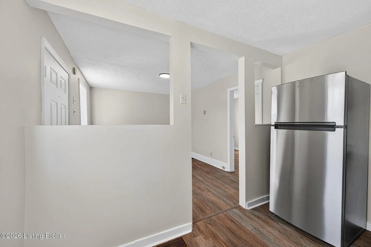 1038 Sylvia St #1 - Photo 4 of 11