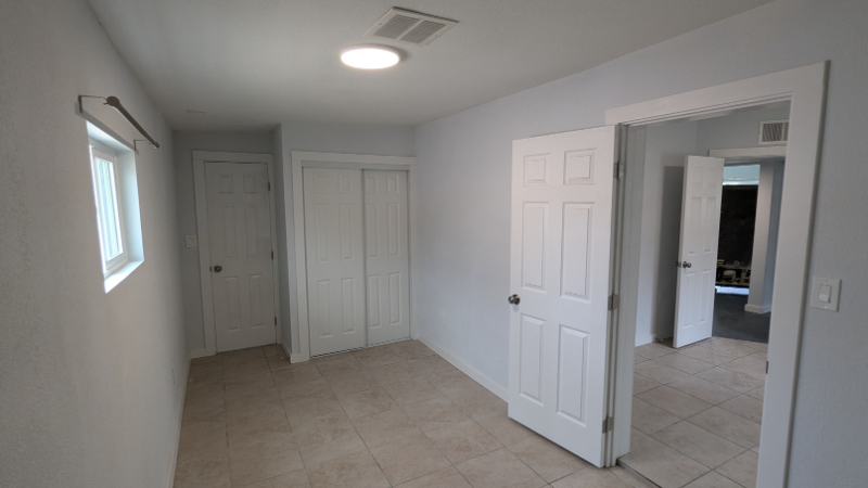 1542 W Pierce St - Photo 4 of 13