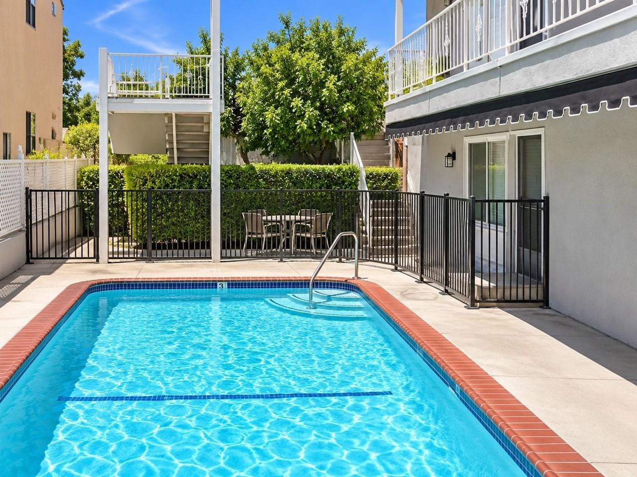 Now Leasing 2 Bed+2 Bath Unit at 631 E. Palm Ave, Burbank, CA 91501 - Photo 6 of 7