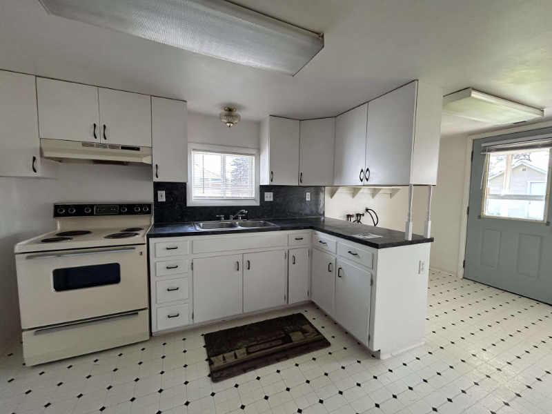 805 7th Ave N - Photo 5 of 10