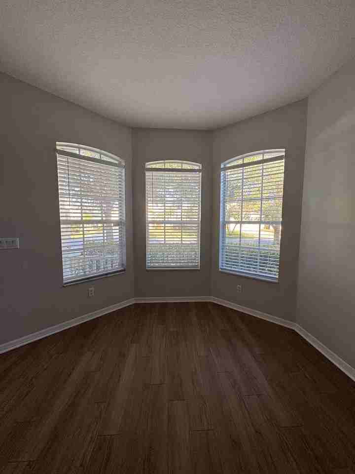13718 Mirror Lake Dr - Photo 5 of 47