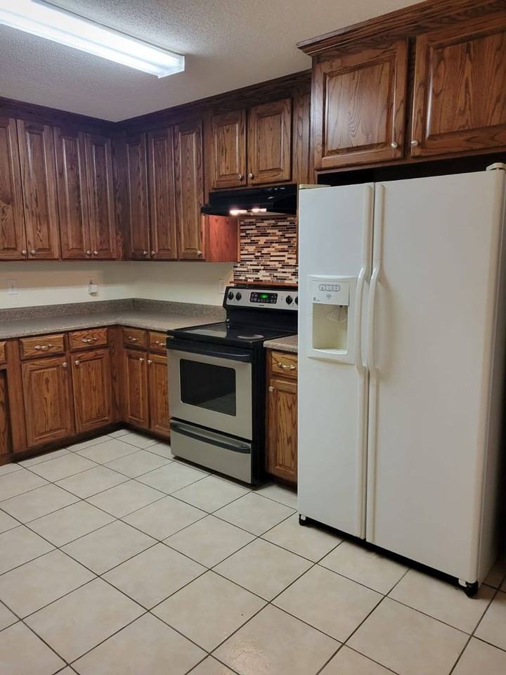 45 S Oak St - Photo 6 of 16