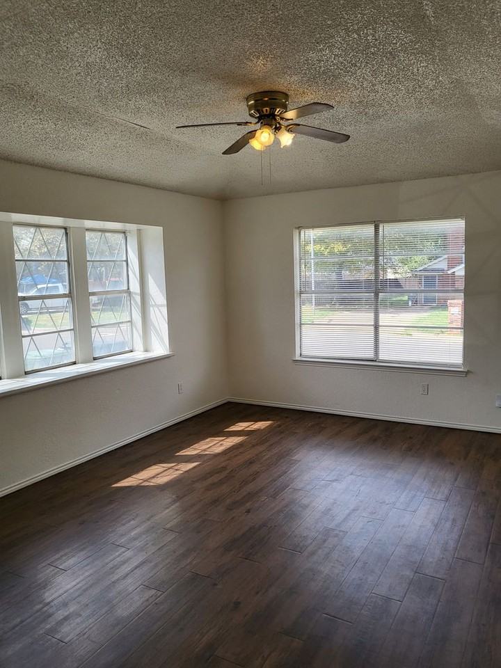 1729 Justin Lyn St - Photo 2 of 15