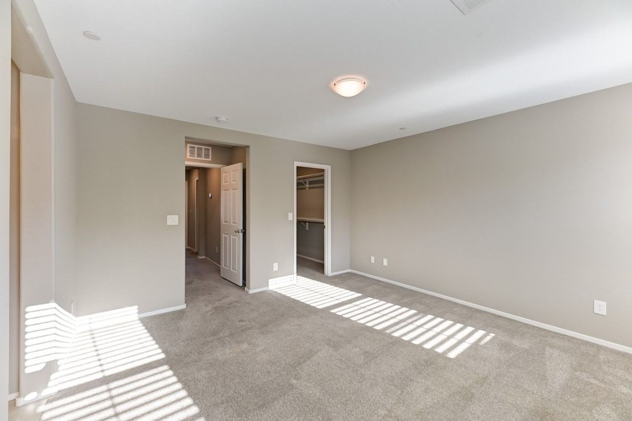 6231 Milford Sound St - Photo 4 of 16