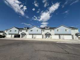 featured image of 151 Park Lawn Dr #5