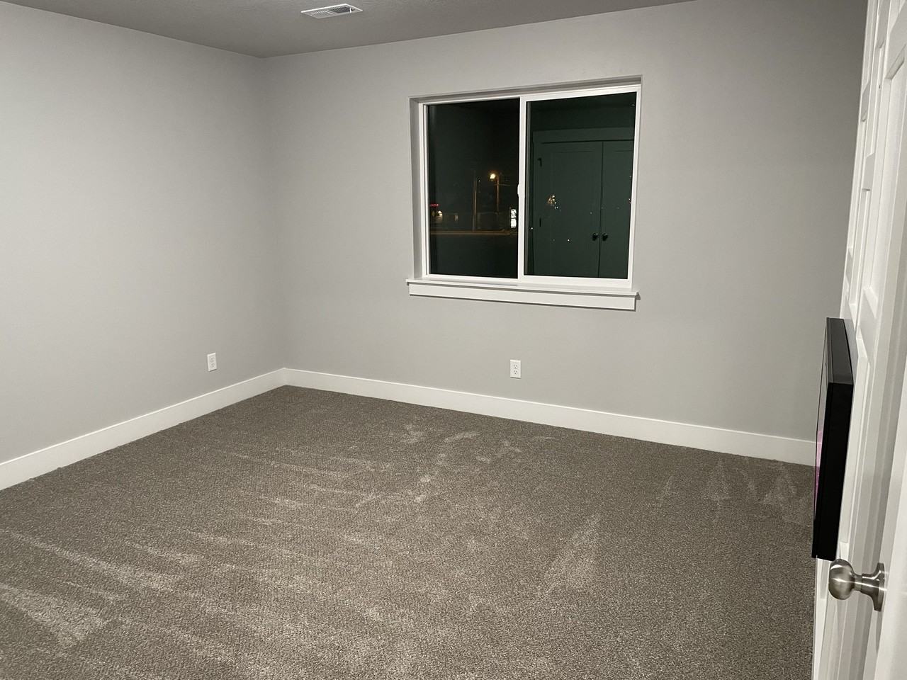 151 Park Lawn Dr #5 - Photo 5 of 9