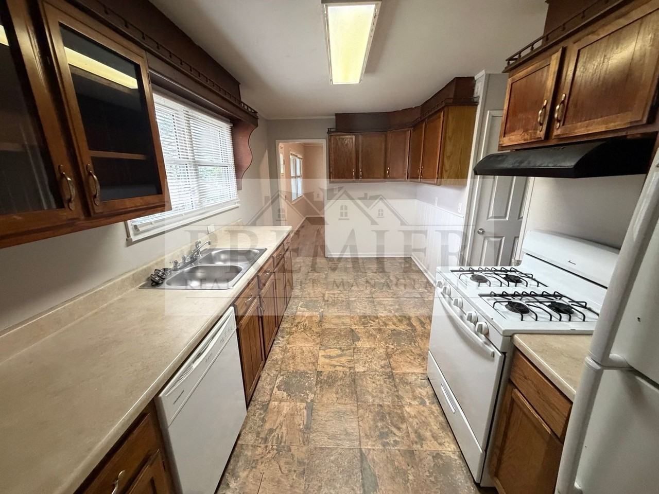 11215 E 51st St - Photo 4 of 24