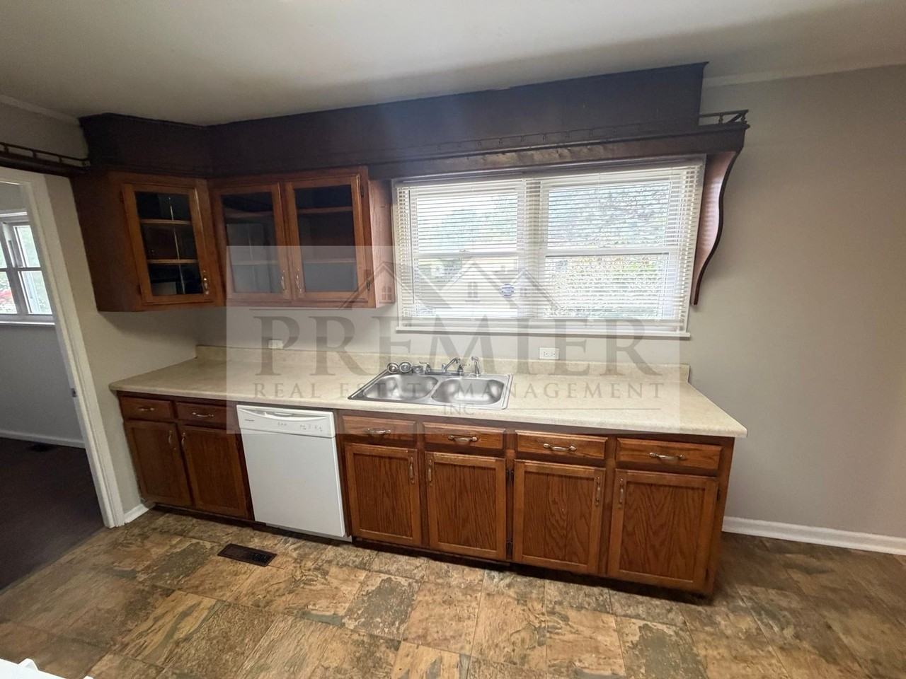 11215 E 51st St - Photo 6 of 24