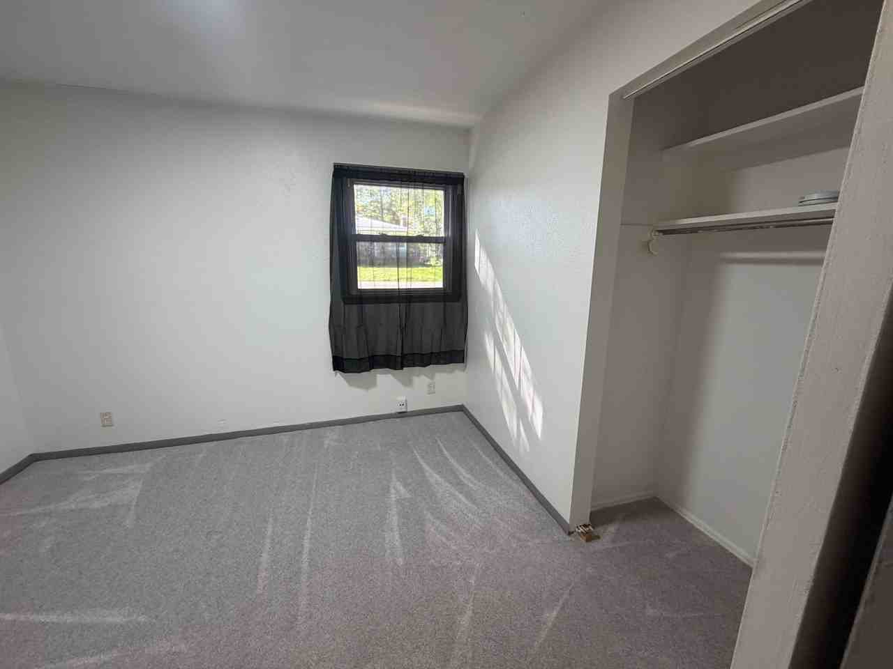 221 S Rosemary St #223 - Photo 6 of 8