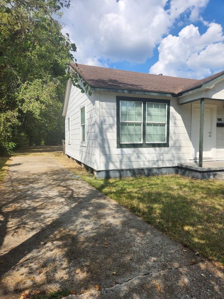 4623 Mohican St - Photo 2 of 10