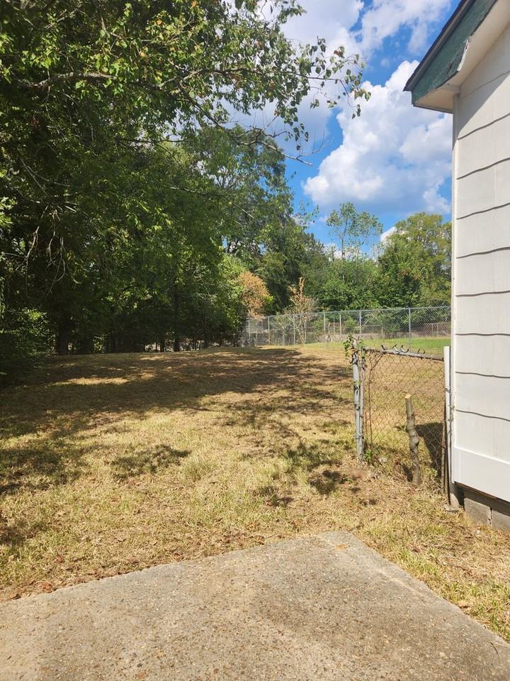 4623 Mohican St - Photo 3 of 10