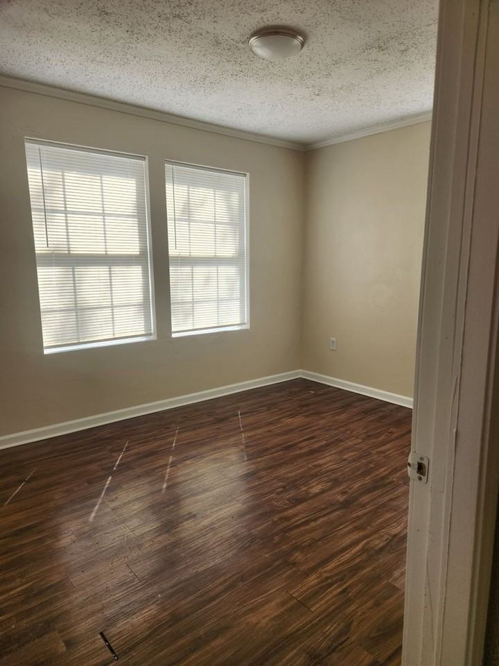 4623 Mohican St - Photo 5 of 10