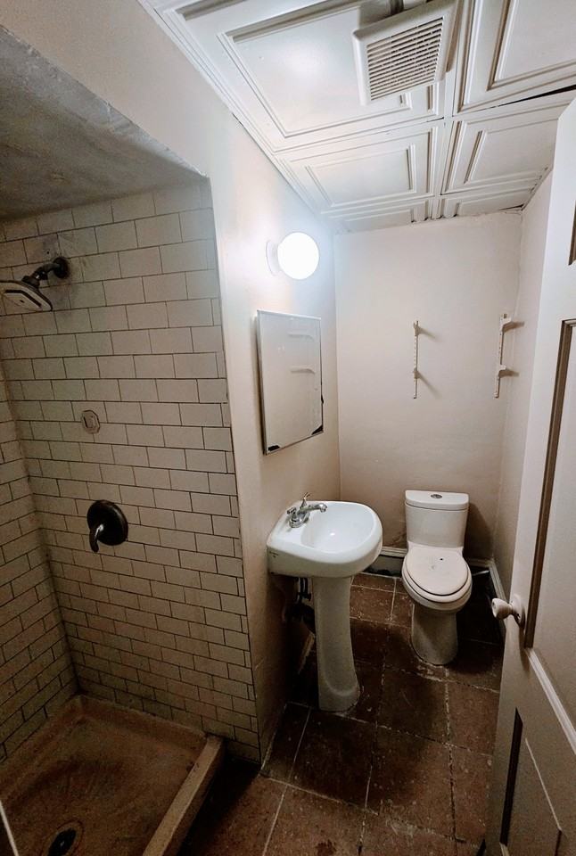 105 Broad St #1 - Photo 7 of 9