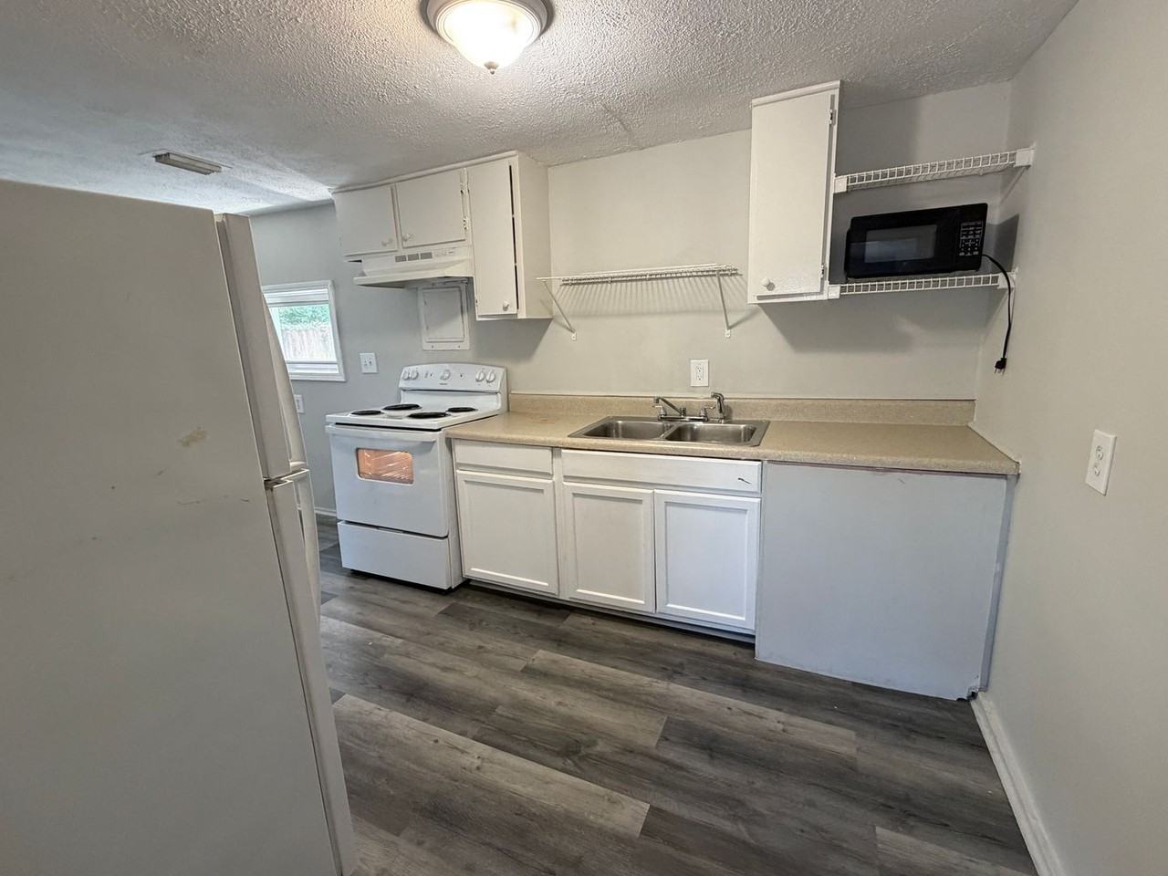 1905 W 17th St - Photo 4 of 13