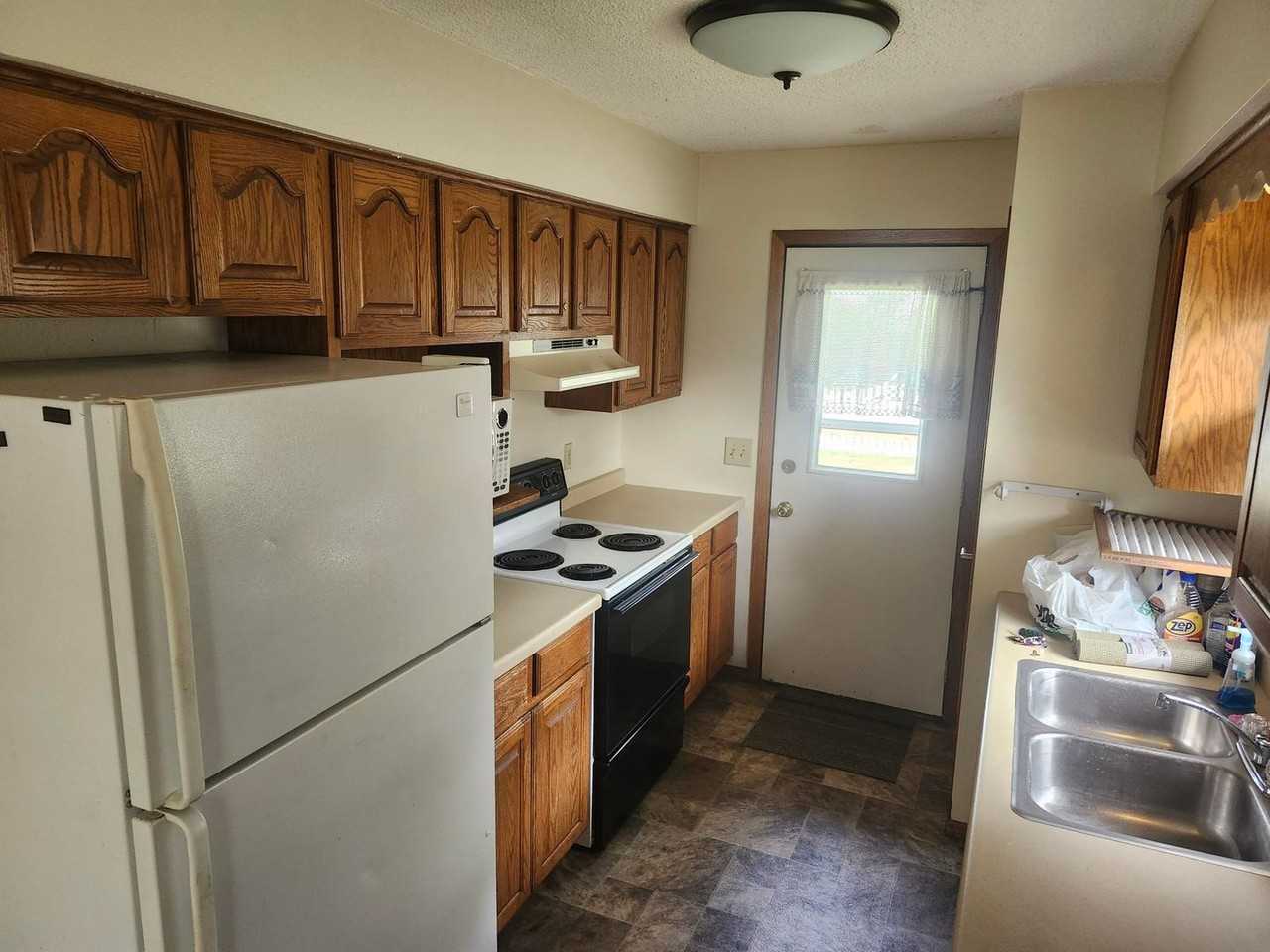 2726 Hallie Ln - Photo 3 of 32