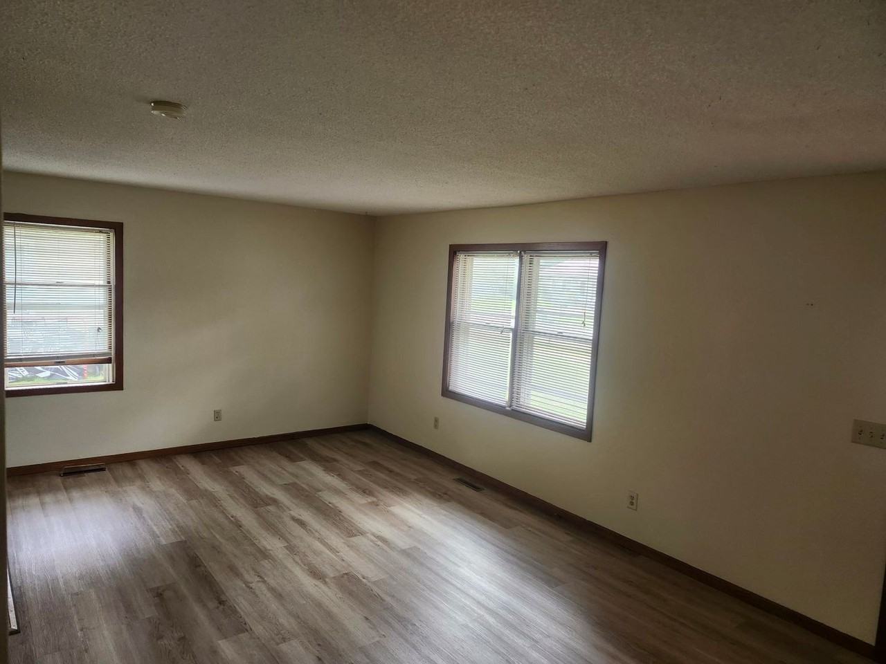 2726 Hallie Ln - Photo 6 of 32