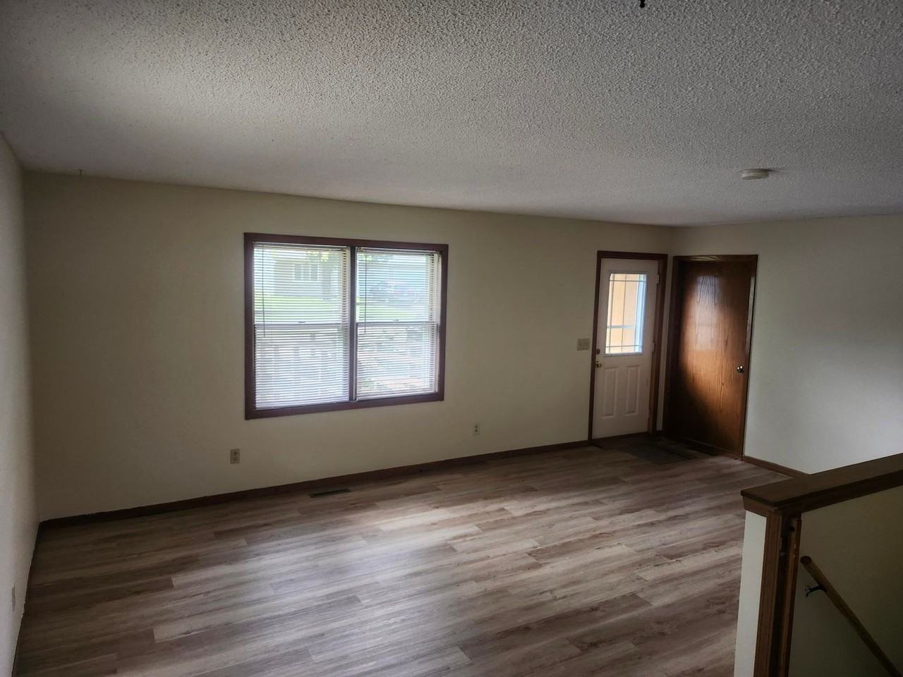 2726 Hallie Ln - Photo 7 of 32