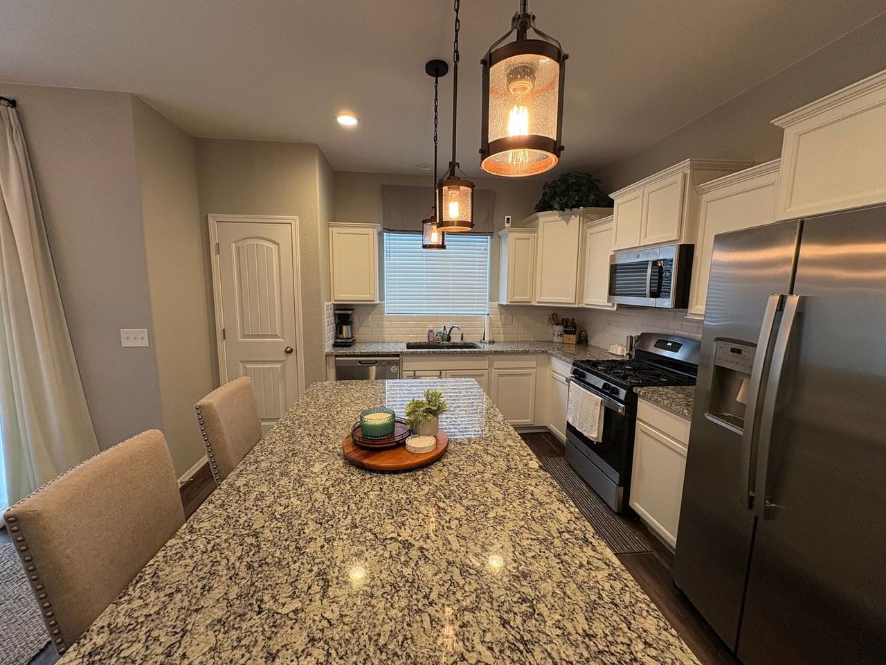 3786 Vineyard Cir - Photo 5 of 26