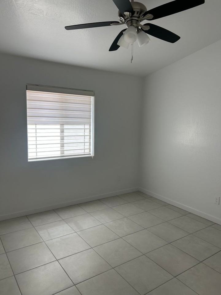 5063 5063 E Udall Ln - Photo 4 of 12