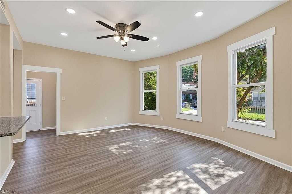 3596 Kentucky Ave - Photo 7 of 34