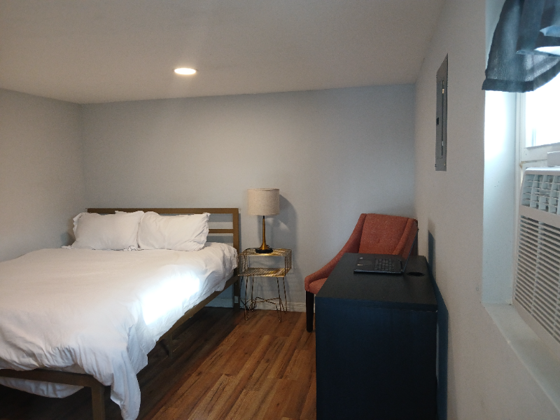 1404 Park St #C - Photo 5 of 9